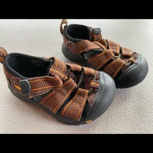 Keen sandals toddler size 5